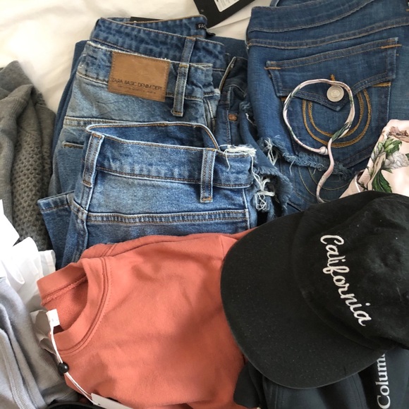 BRAND NAME CLOTHING BUNDLE (35 ITEMS) - Picture 4 of 16
